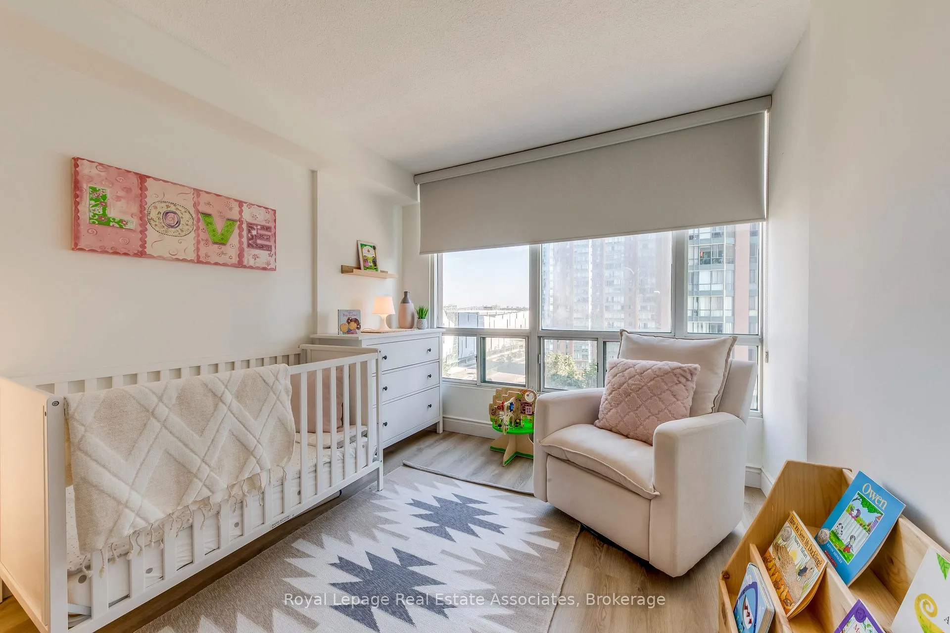 Photo 16 of Unit 901, 155 Hillcrest Avenue, Mississauga, Cooksville — HOMEH