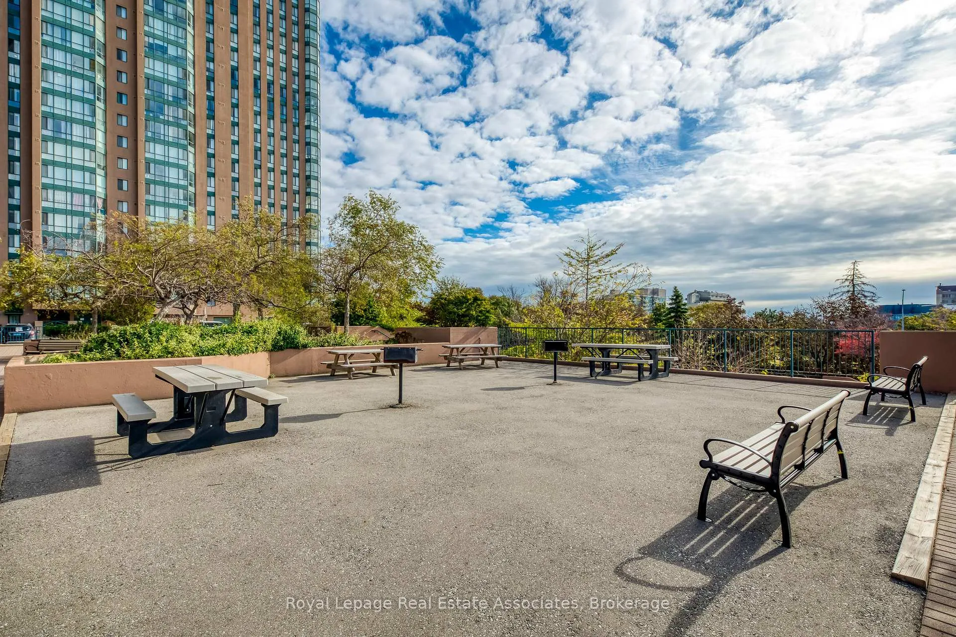 Photo 24 of Unit 901, 155 Hillcrest Avenue, Mississauga, Cooksville — HOMEH
