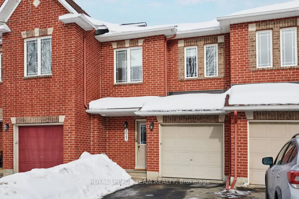 Photo 3 of 2047 Dunollie Crescent, Ottawa, Kanata - Morgan's Grant/South March — HOMEH