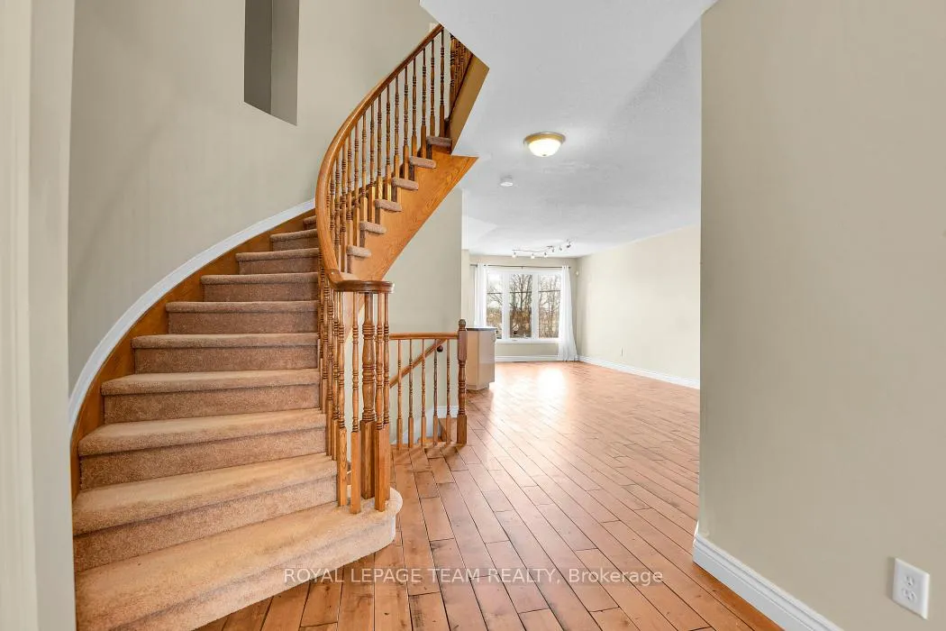 Photo 7 of 2047 Dunollie Crescent, Ottawa, Kanata - Morgan's Grant/South March — HOMEH