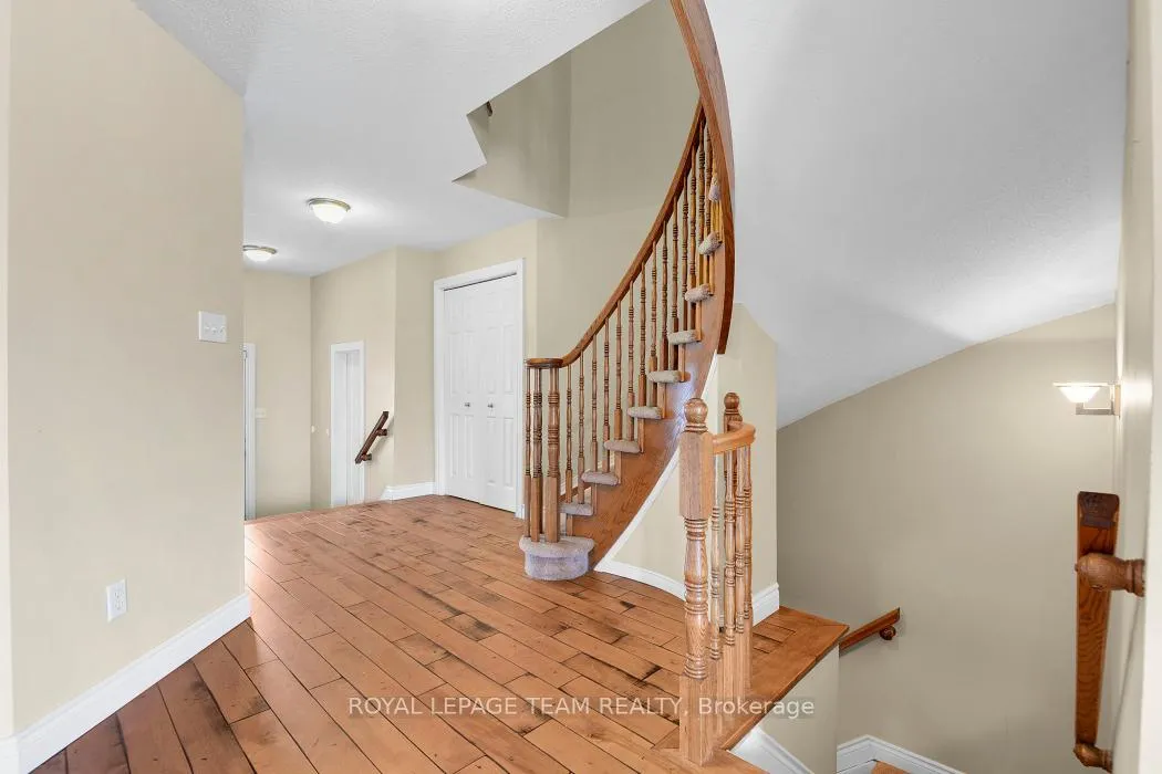 Photo 8 of 2047 Dunollie Crescent, Ottawa, Kanata - Morgan's Grant/South March — HOMEH