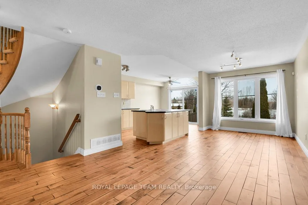 Photo 10 of 2047 Dunollie Crescent, Ottawa, Kanata - Morgan's Grant/South March — HOMEH