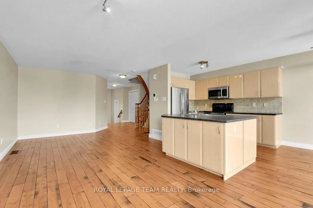Photo 11 of 2047 Dunollie Crescent, Ottawa, Kanata - Morgan's Grant/South March — HOMEH