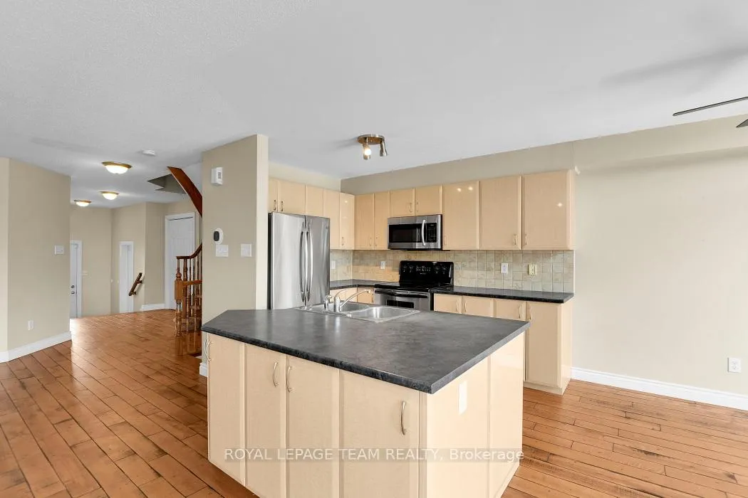 Photo 12 of 2047 Dunollie Crescent, Ottawa, Kanata - Morgan's Grant/South March — HOMEH