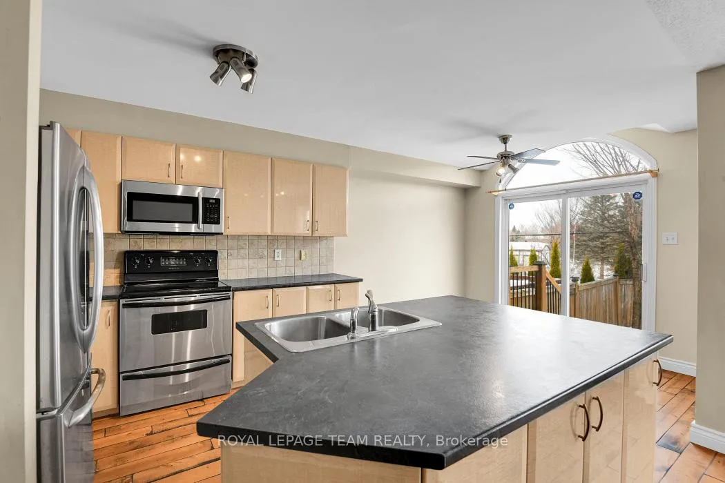 Photo 13 of 2047 Dunollie Crescent, Ottawa, Kanata - Morgan's Grant/South March — HOMEH