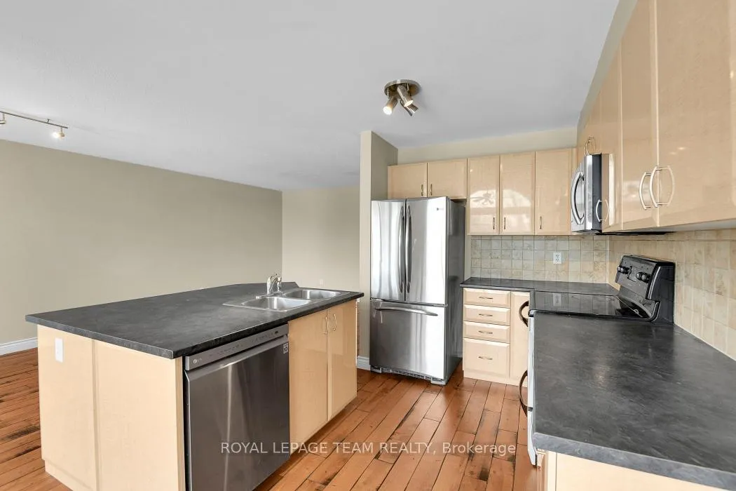 Photo 14 of 2047 Dunollie Crescent, Ottawa, Kanata - Morgan's Grant/South March — HOMEH
