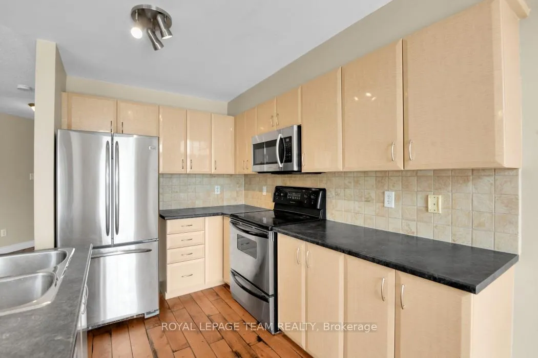 Photo 15 of 2047 Dunollie Crescent, Ottawa, Kanata - Morgan's Grant/South March — HOMEH
