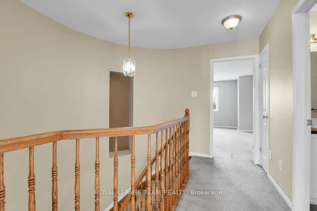 Photo 18 of 2047 Dunollie Crescent, Ottawa, Kanata - Morgan's Grant/South March — HOMEH