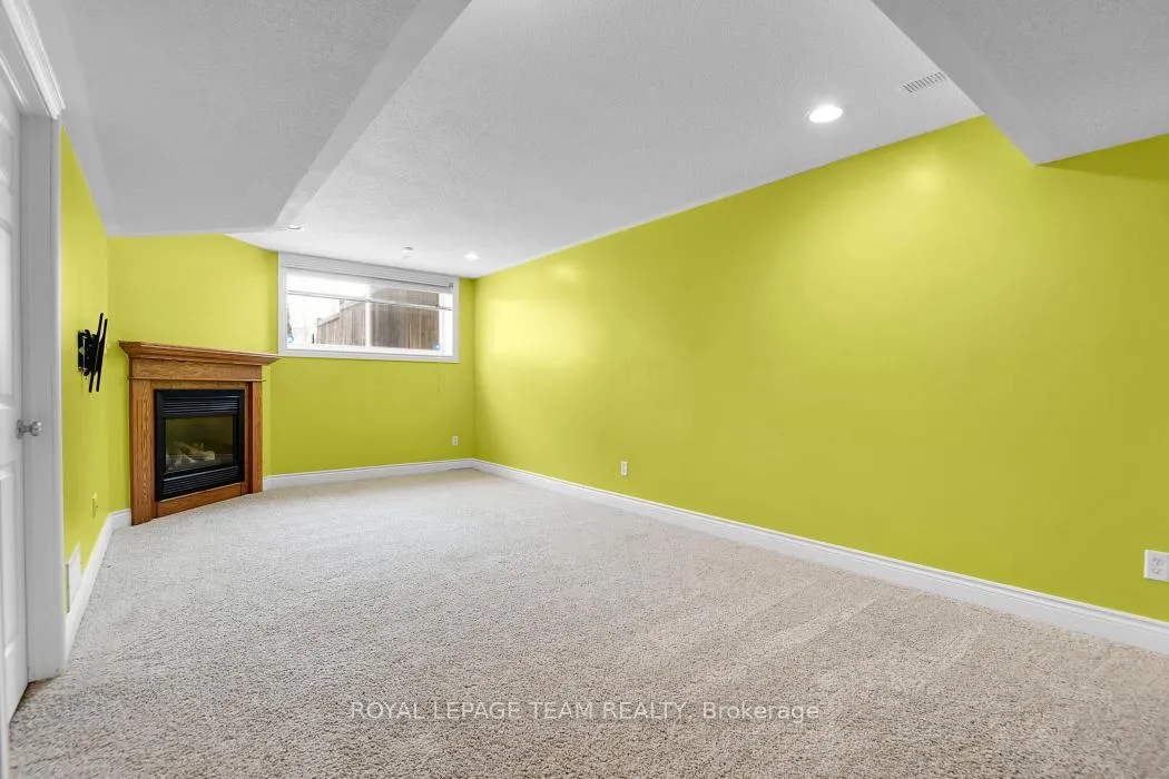 Photo 31 of 2047 Dunollie Crescent, Ottawa, Kanata - Morgan's Grant/South March — HOMEH