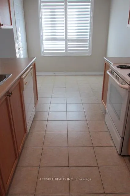 Photo 3 of Unit 304, 35 Via Rosedale, Brampton, Sandringham-Wellington — HOMEH