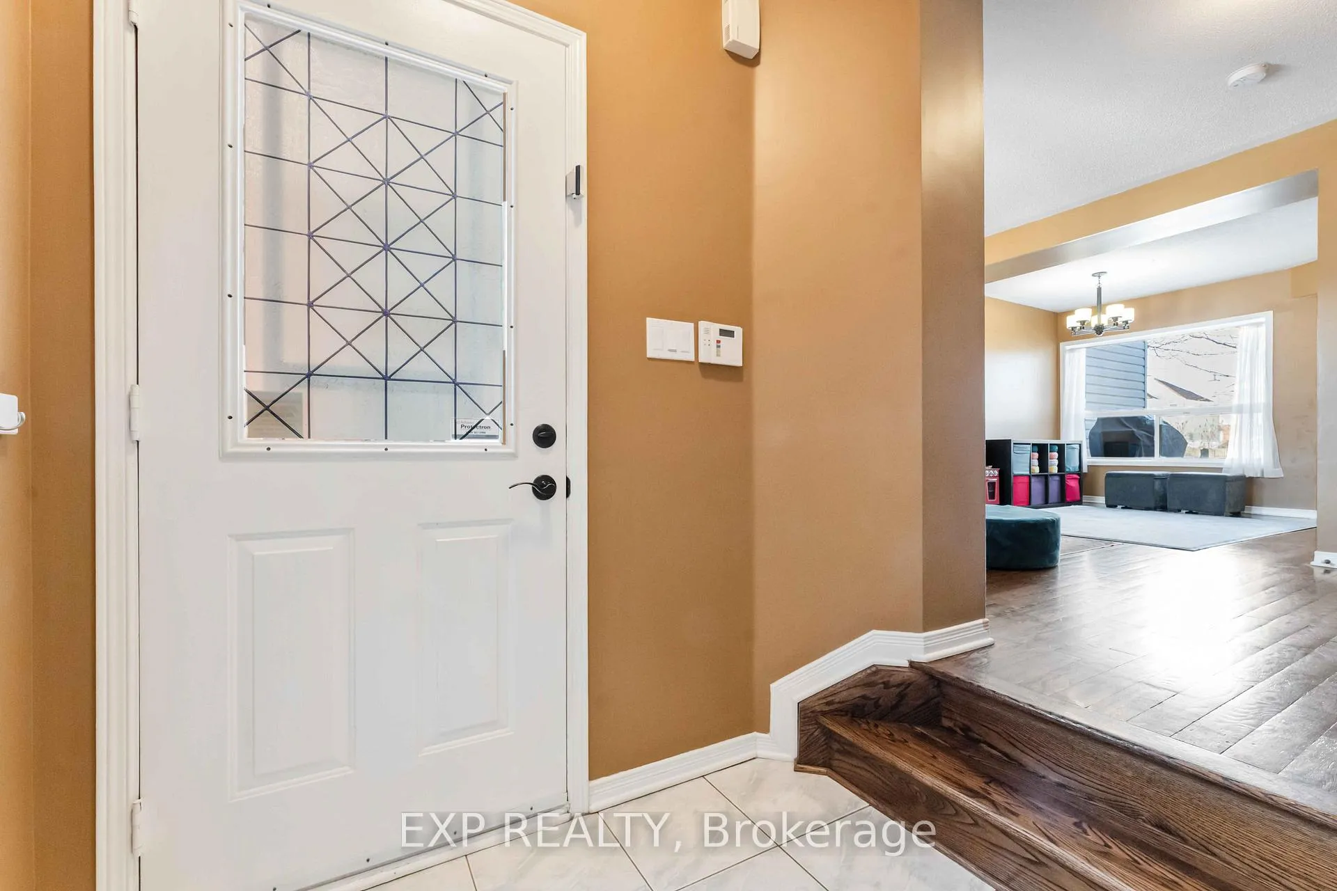 Photo 3 of 5 Mullcraft Crescent, Ottawa, Barrhaven - Longfields — HOMEH