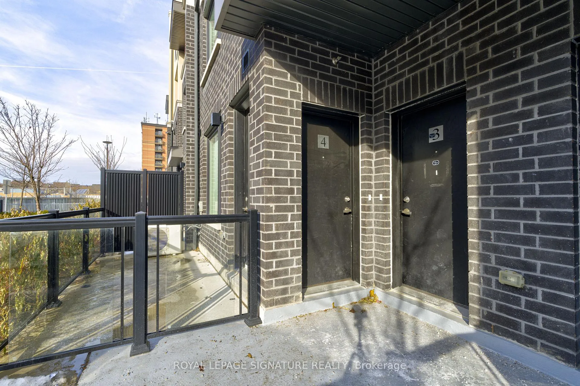 Photo 3 of Unit 4, 3429 Ridgeway Drive, Mississauga, Erin Mills — HOMEH