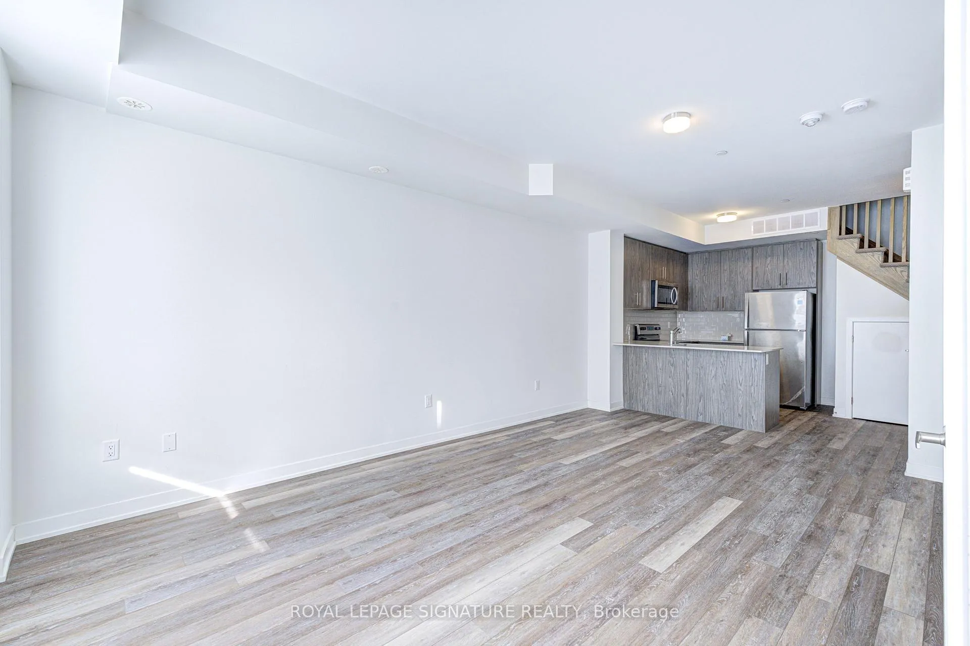 Photo 5 of Unit 4, 3429 Ridgeway Drive, Mississauga, Erin Mills — HOMEH