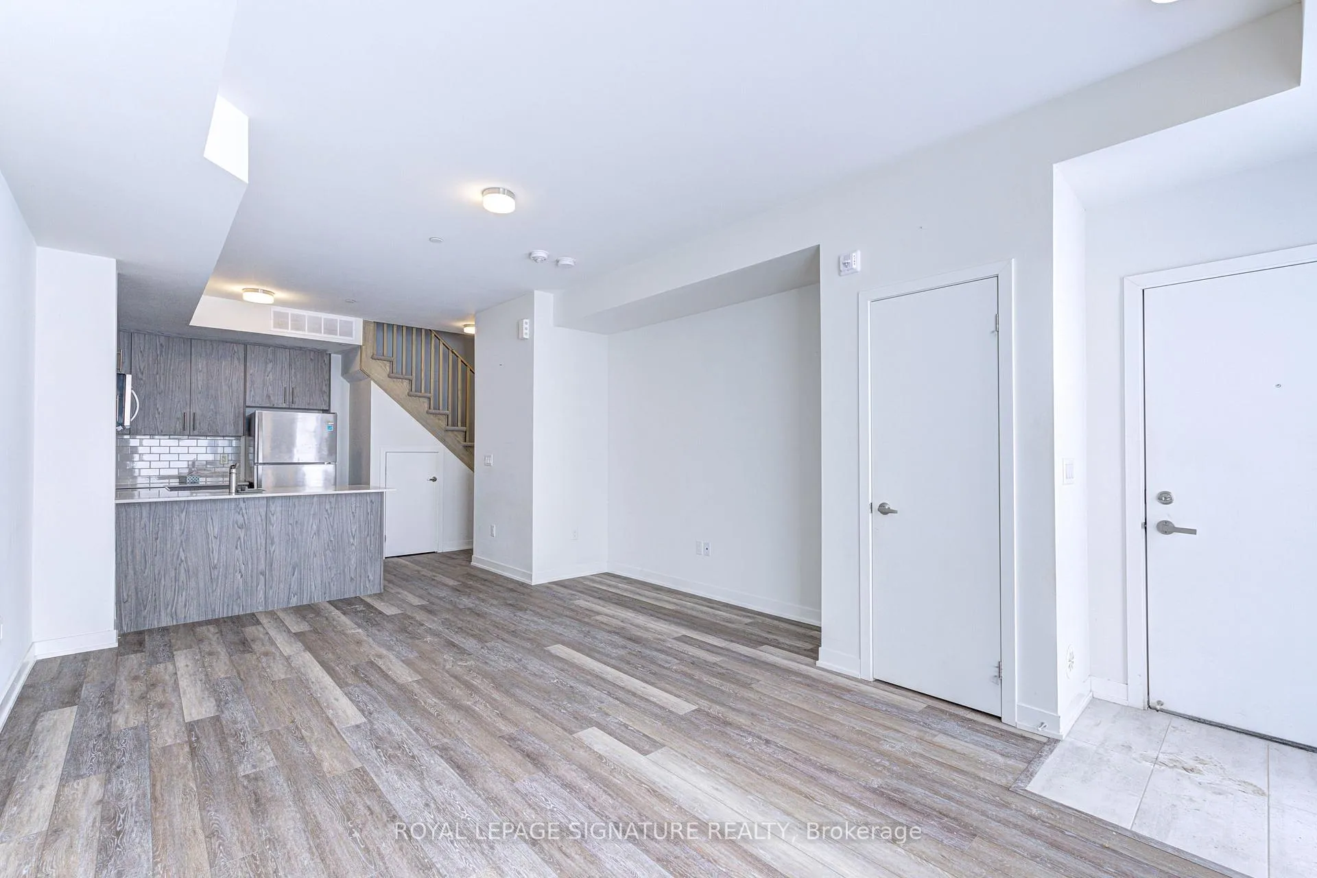 Photo 7 of Unit 4, 3429 Ridgeway Drive, Mississauga, Erin Mills — HOMEH
