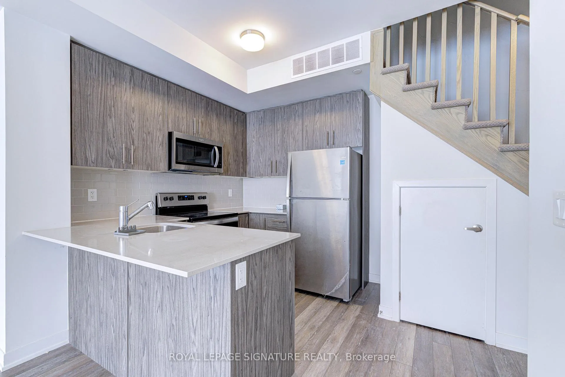 Photo 11 of Unit 4, 3429 Ridgeway Drive, Mississauga, Erin Mills — HOMEH