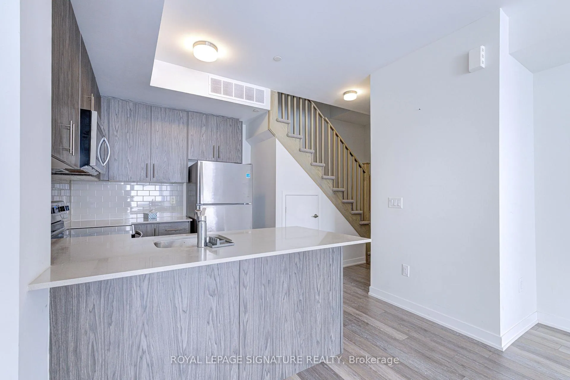 Photo 13 of Unit 4, 3429 Ridgeway Drive, Mississauga, Erin Mills — HOMEH