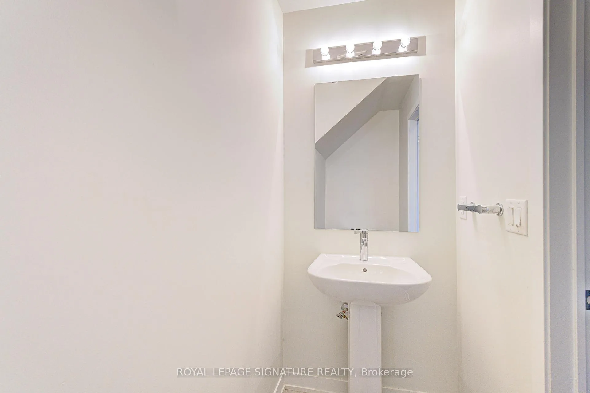 Photo 17 of Unit 4, 3429 Ridgeway Drive, Mississauga, Erin Mills — HOMEH