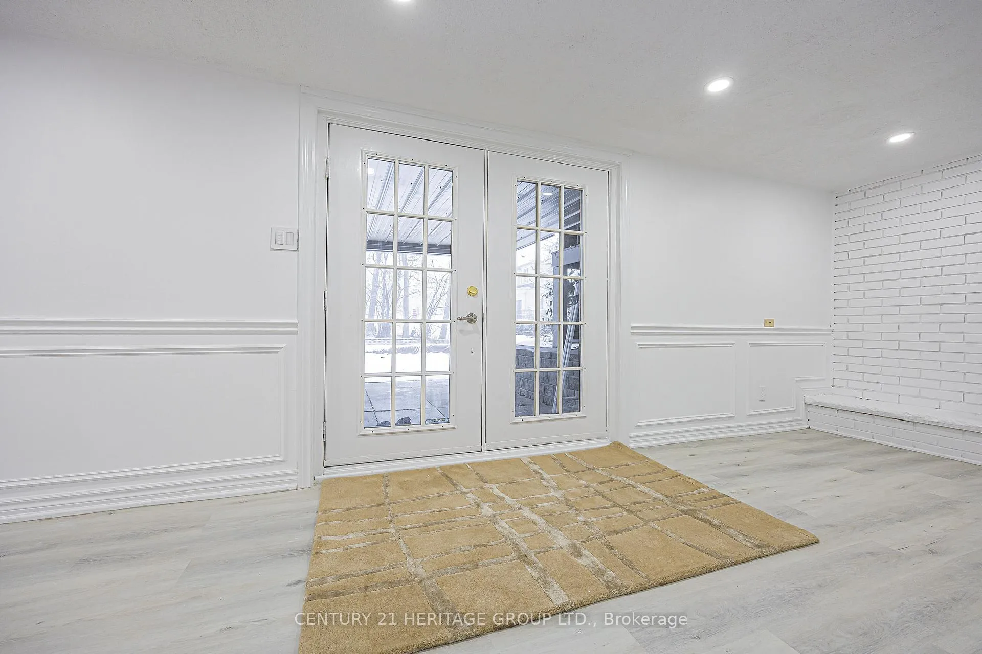 Photo 3 of Unit Bsmt, 60 Fairway Drive, Aurora, Aurora Highlands — HOMEH