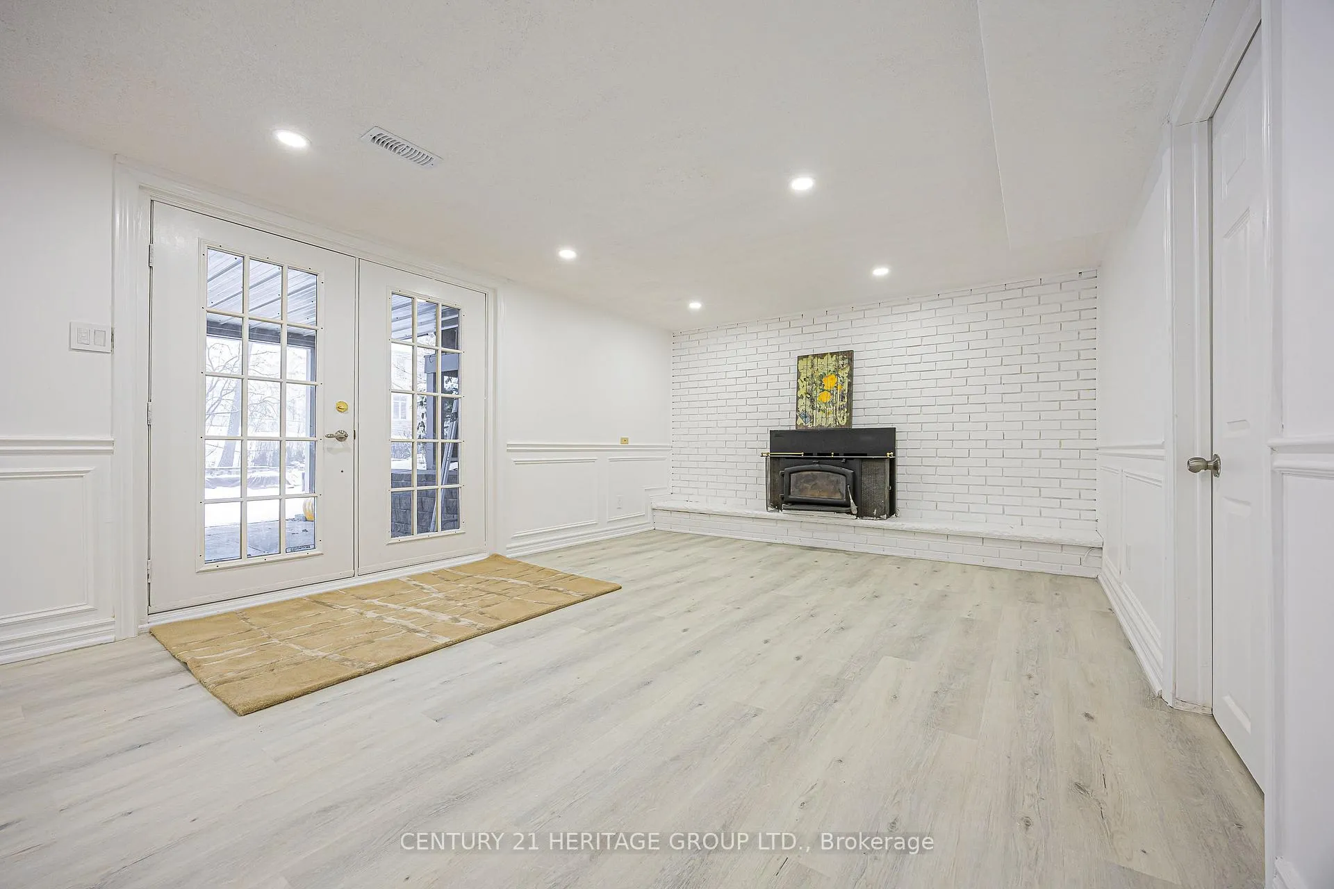 Photo 4 of Unit Bsmt, 60 Fairway Drive, Aurora, Aurora Highlands — HOMEH