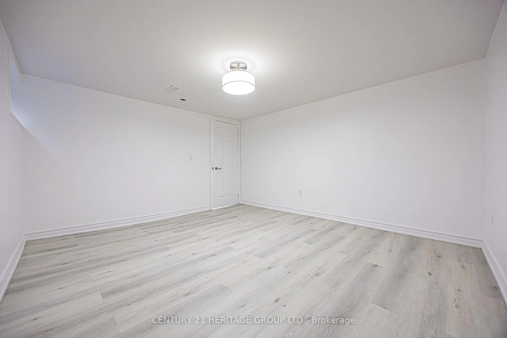 Photo 14 of Unit Bsmt, 60 Fairway Drive, Aurora, Aurora Highlands — HOMEH