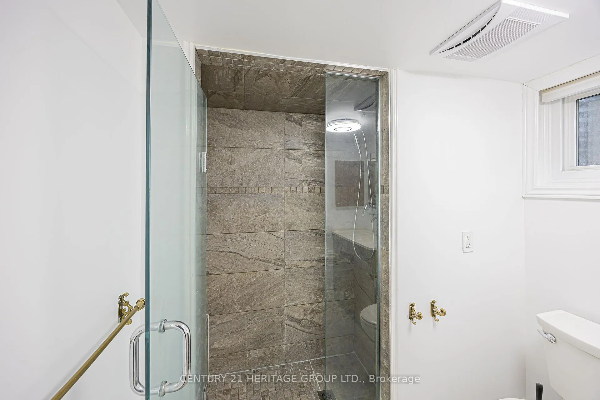 Photo 17 of Unit Bsmt, 60 Fairway Drive, Aurora, Aurora Highlands — HOMEH
