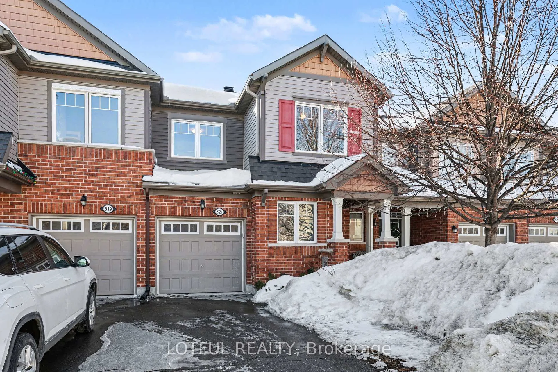Photo 3 of 521 Foxlight Circle, Ottawa, Kanata - Emerald Meadows/Trailwest — HOMEH