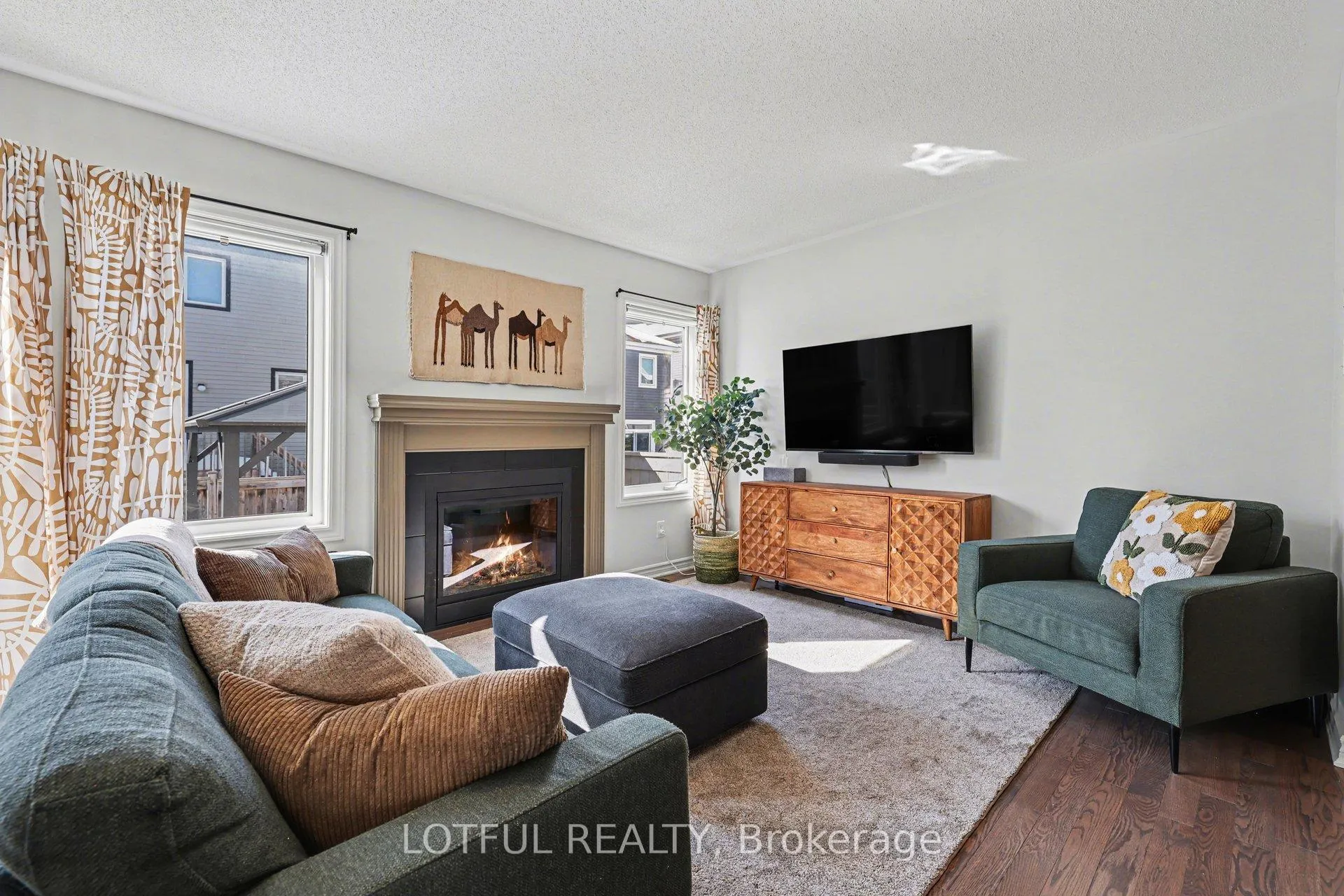 Photo 5 of 521 Foxlight Circle, Ottawa, Kanata - Emerald Meadows/Trailwest — HOMEH