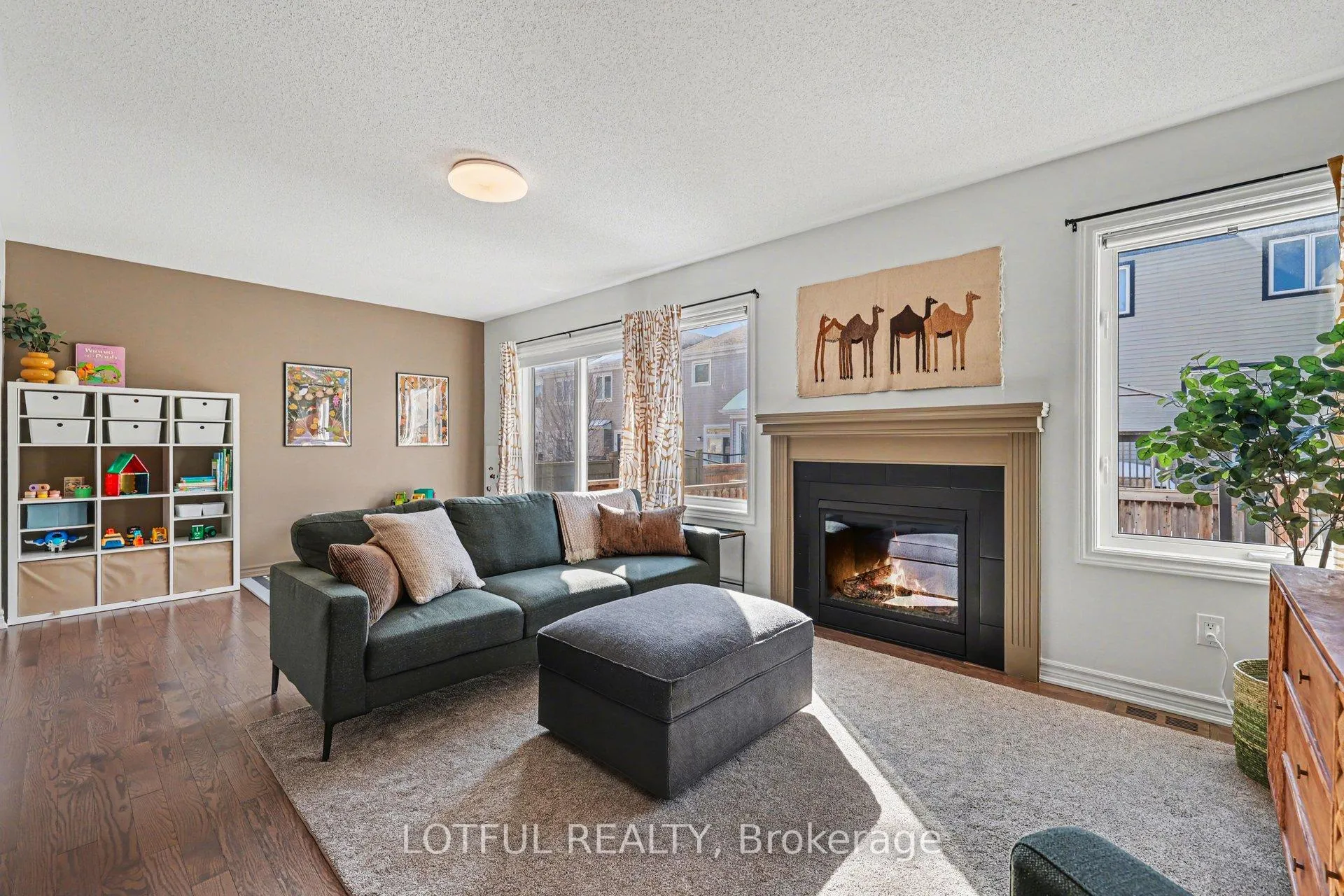 Photo 7 of 521 Foxlight Circle, Ottawa, Kanata - Emerald Meadows/Trailwest — HOMEH