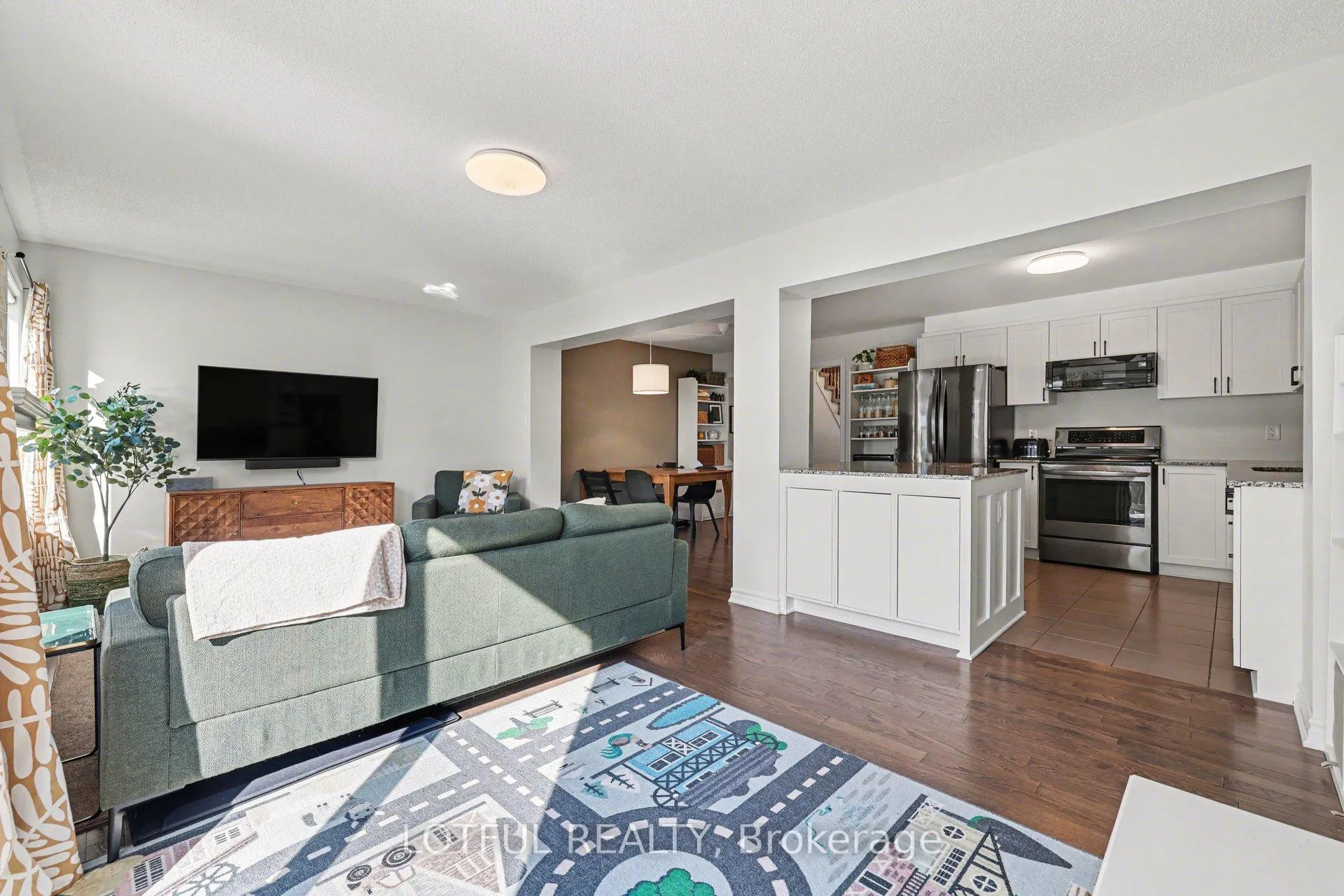 Photo 8 of 521 Foxlight Circle, Ottawa, Kanata - Emerald Meadows/Trailwest — HOMEH