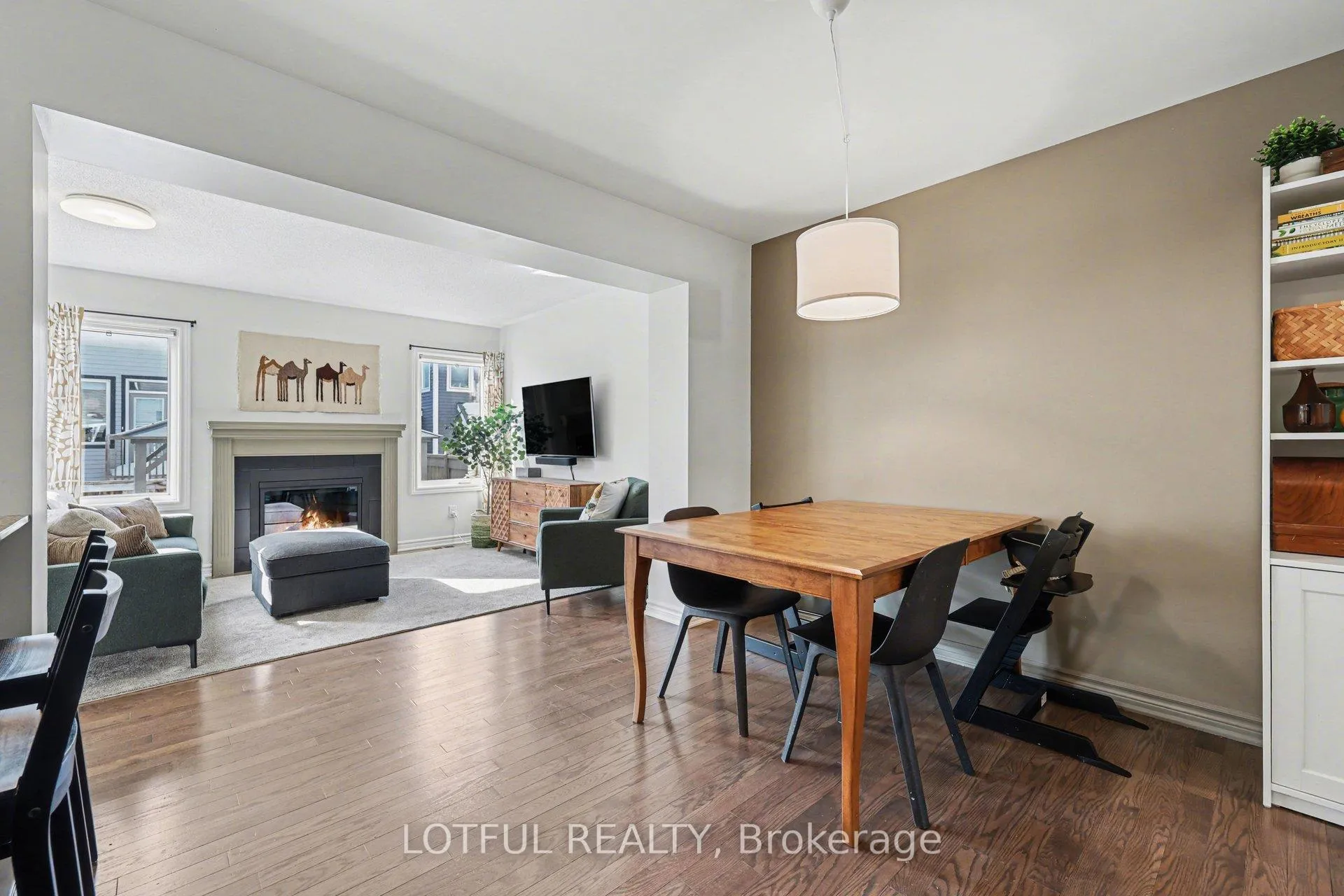 Photo 9 of 521 Foxlight Circle, Ottawa, Kanata - Emerald Meadows/Trailwest — HOMEH