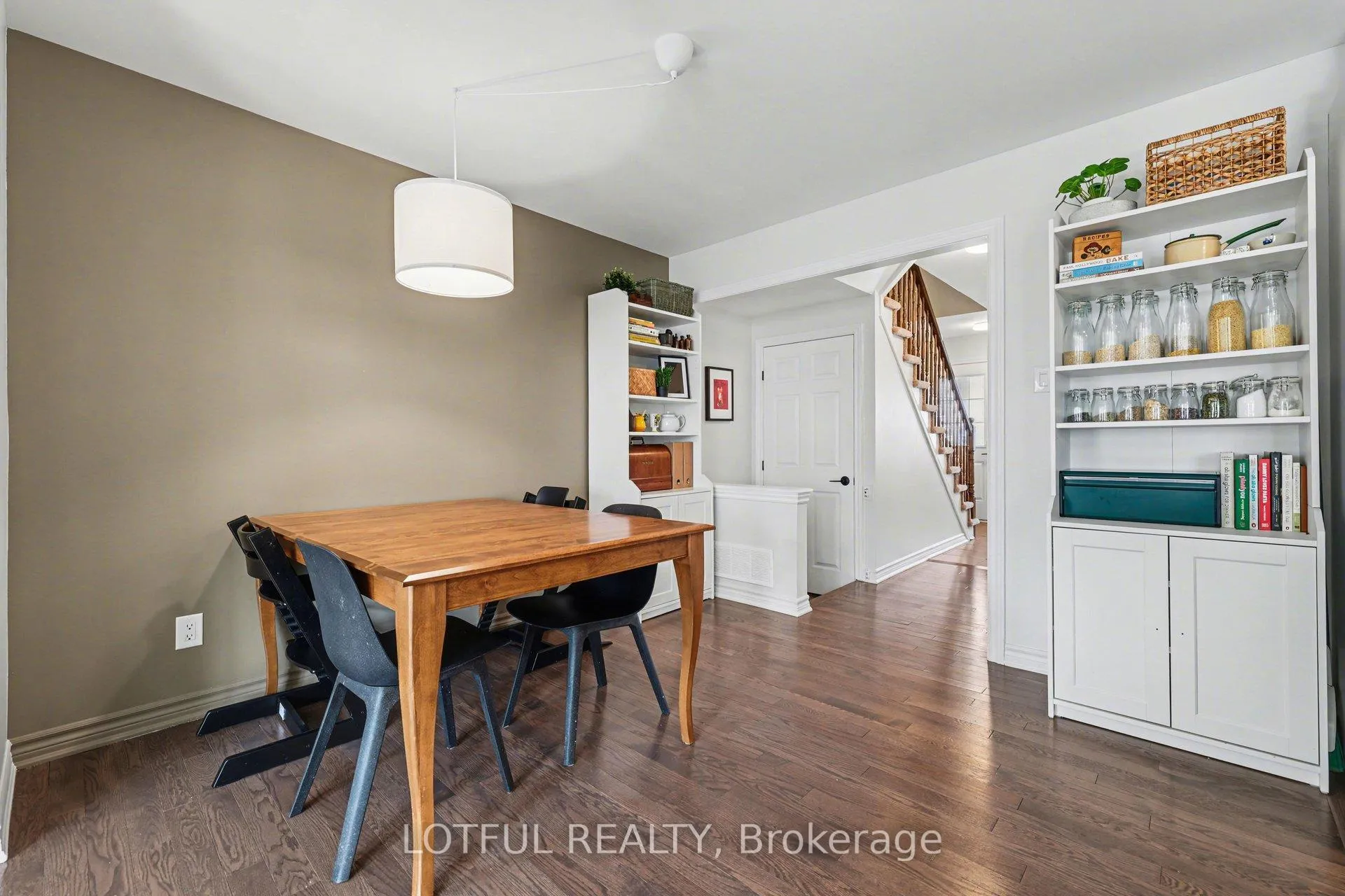 Photo 10 of 521 Foxlight Circle, Ottawa, Kanata - Emerald Meadows/Trailwest — HOMEH