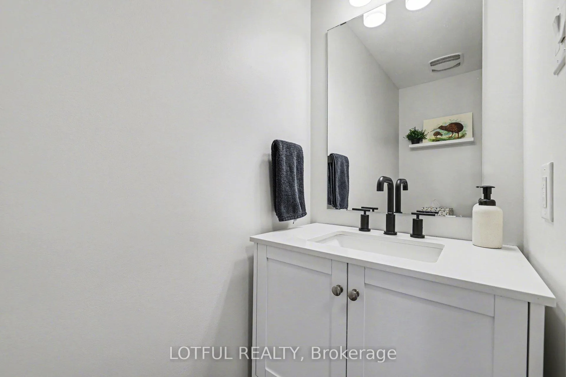 Photo 17 of 521 Foxlight Circle, Ottawa, Kanata - Emerald Meadows/Trailwest — HOMEH