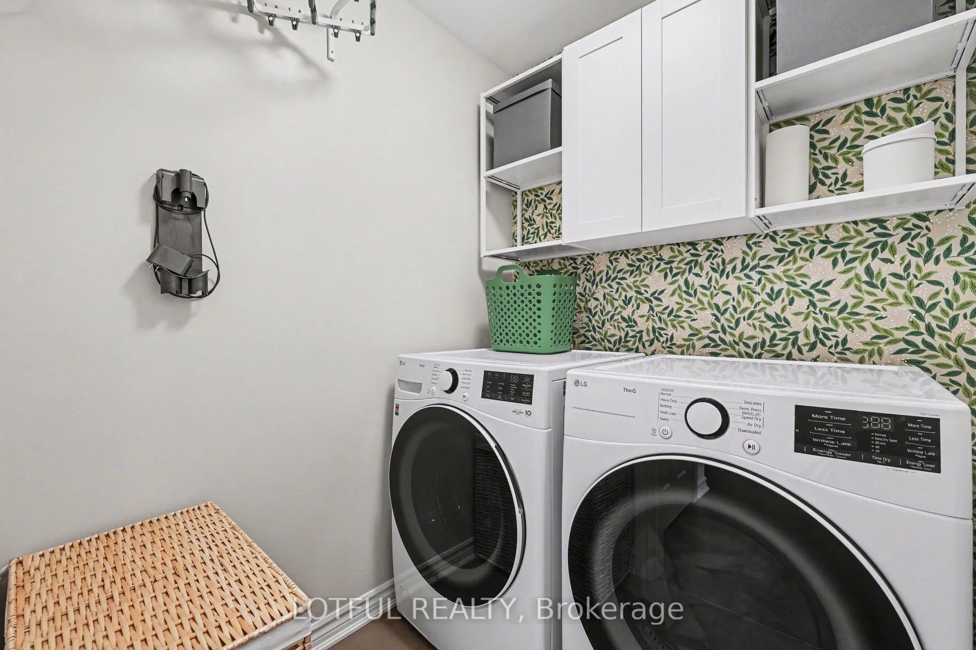 Photo 28 of 521 Foxlight Circle, Ottawa, Kanata - Emerald Meadows/Trailwest — HOMEH