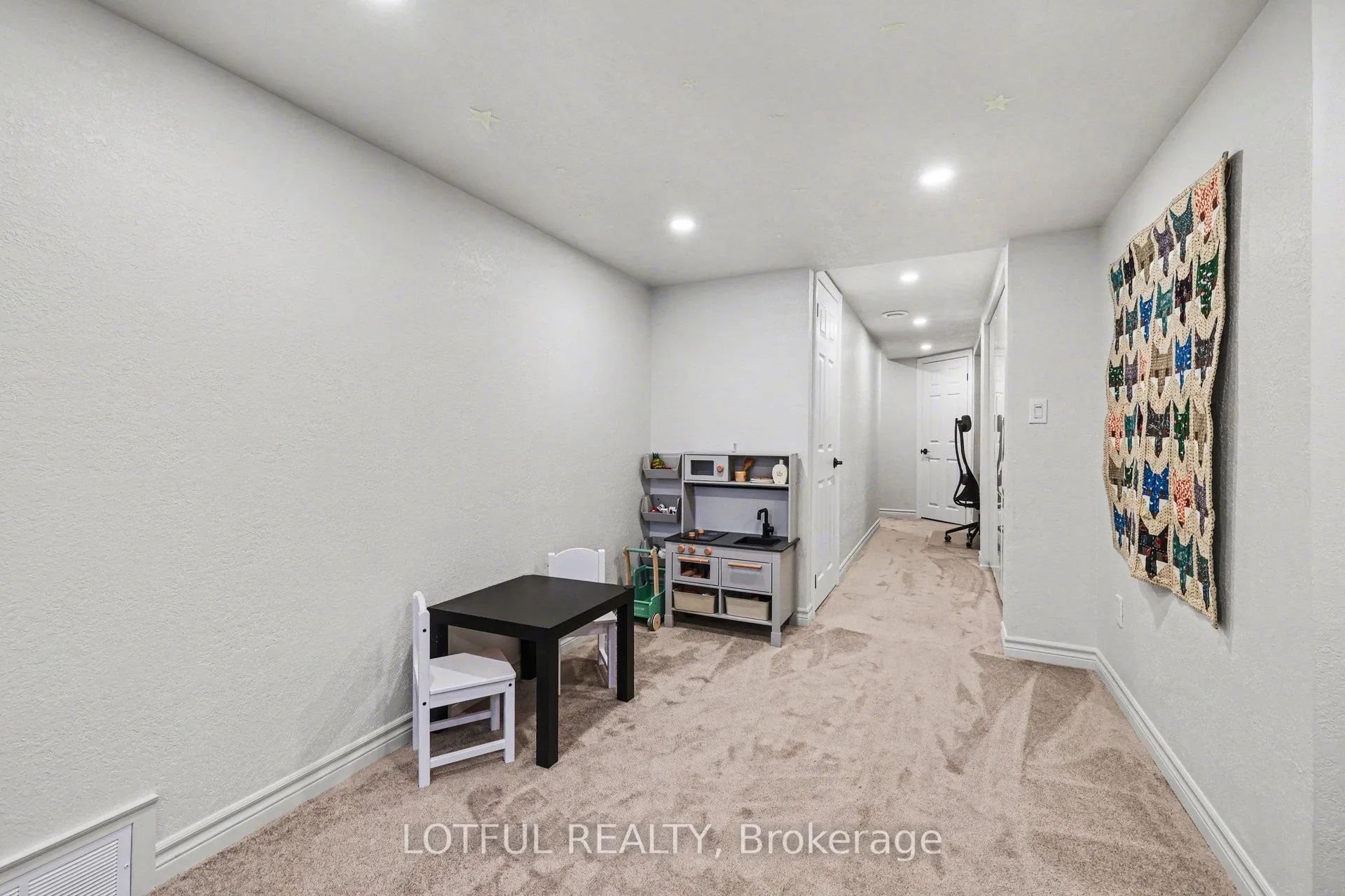 Photo 31 of 521 Foxlight Circle, Ottawa, Kanata - Emerald Meadows/Trailwest — HOMEH