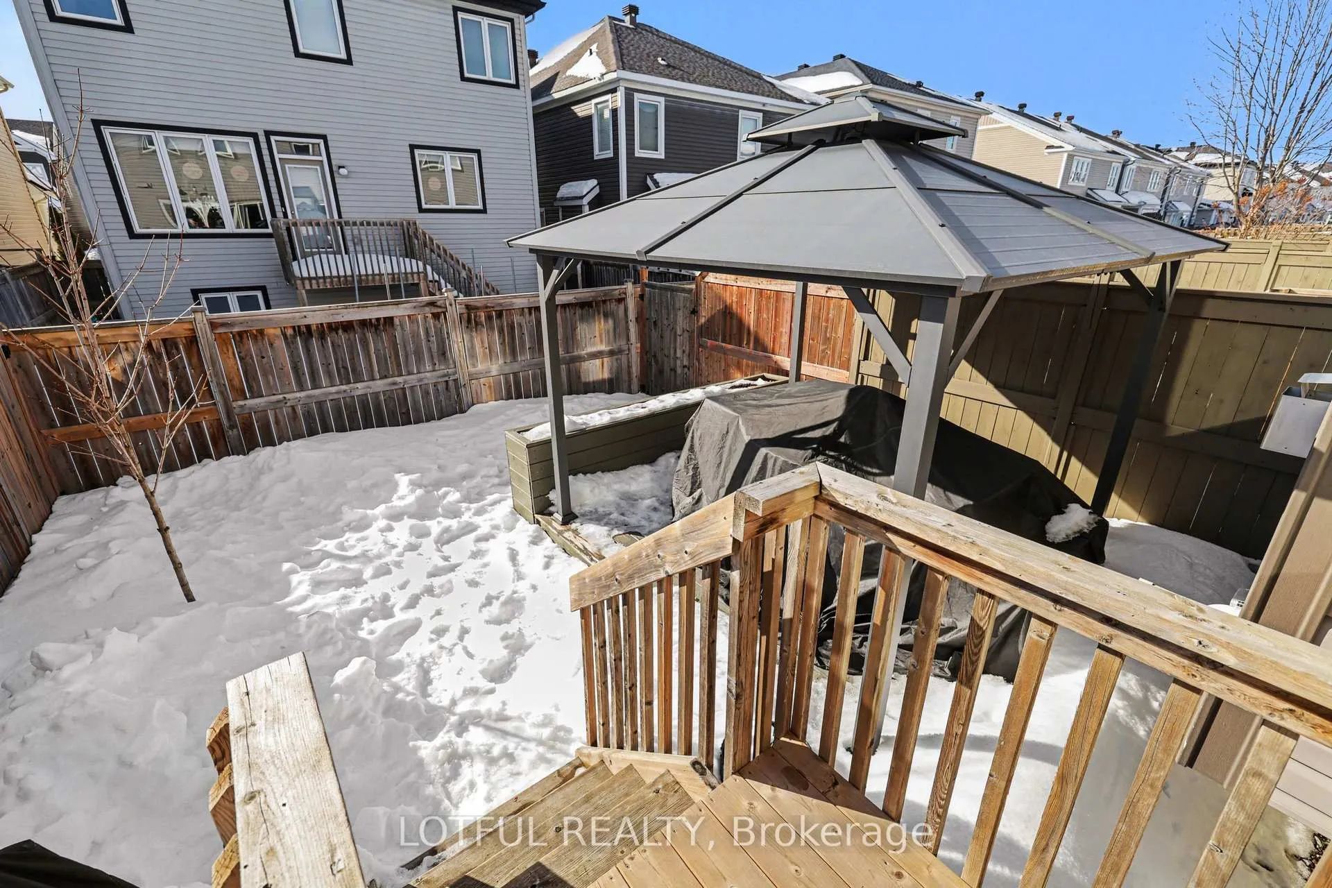 Photo 33 of 521 Foxlight Circle, Ottawa, Kanata - Emerald Meadows/Trailwest — HOMEH