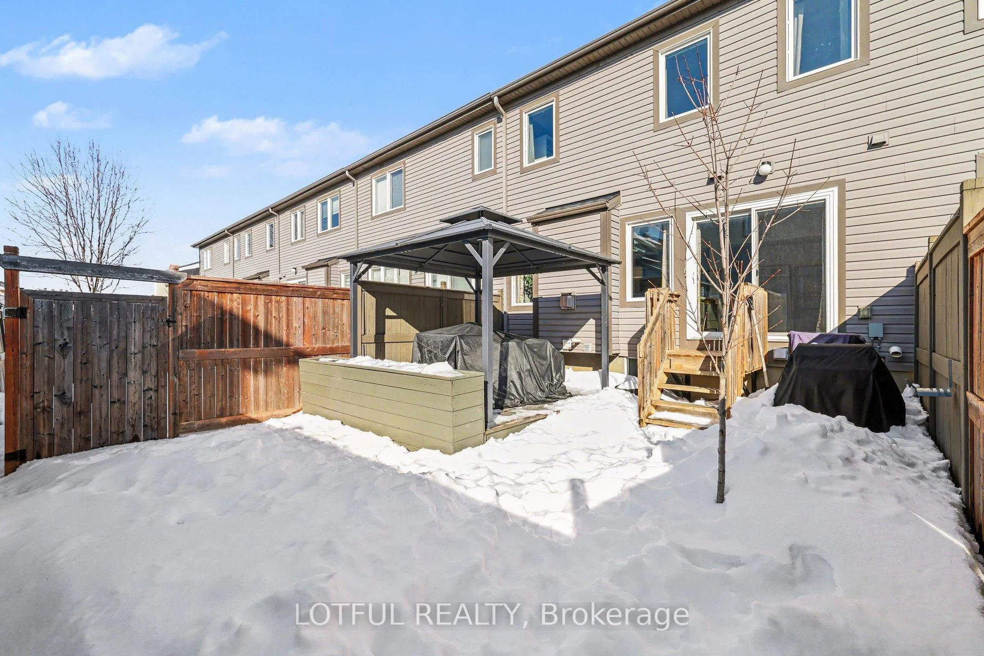 Photo 34 of 521 Foxlight Circle, Ottawa, Kanata - Emerald Meadows/Trailwest — HOMEH