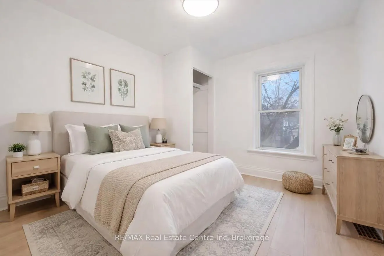 Photo 5 of 136 Paisley Street, Guelph, Downtown — HOMEH