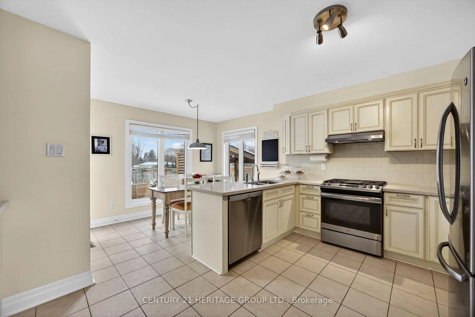 Photo 10 of 6 Heritage Road, Innisfil, Cookstown — HOMEH