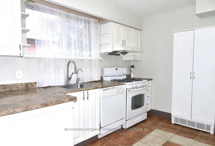 Photo 2 of Unit Upper, 19 Avondale Boulevard, Brampton, Avondale — HOMEH