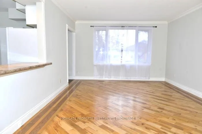 Photo 5 of Unit Upper, 19 Avondale Boulevard, Brampton, Avondale — HOMEH