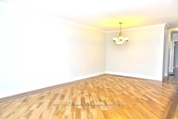 Photo 7 of Unit Upper, 19 Avondale Boulevard, Brampton, Avondale — HOMEH