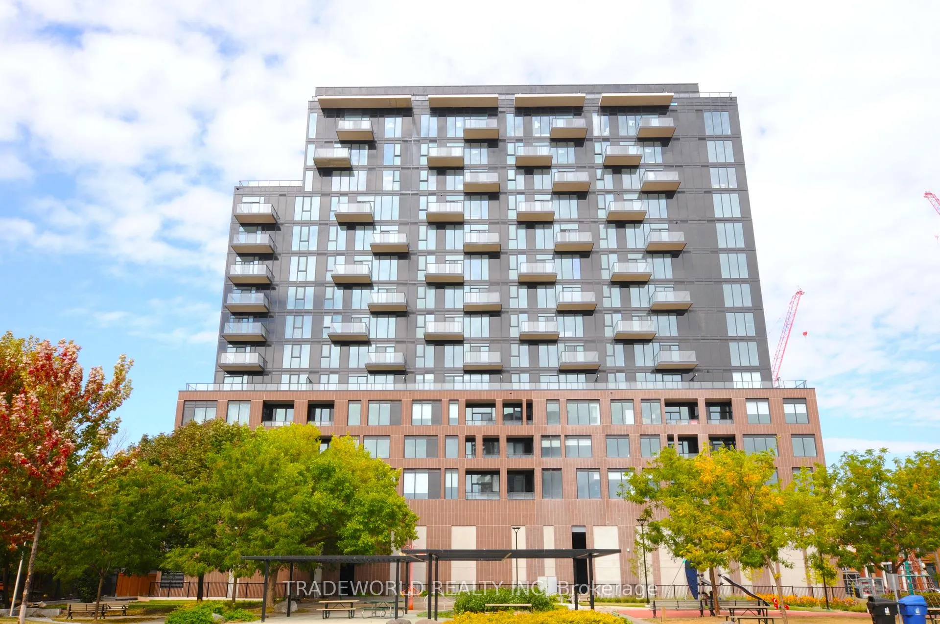 Front of Unit 415, 270 Dufferin Street