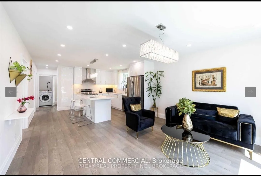 Photo 4 of Unit Main Floor, 38 Child Dr N, Aurora, Aurora Heights — HOMEH