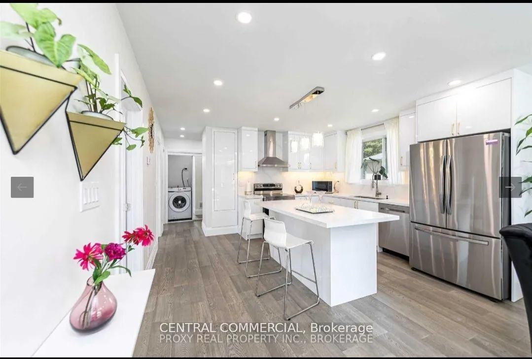 Photo 5 of Unit Main Floor, 38 Child Dr N, Aurora, Aurora Heights — HOMEH