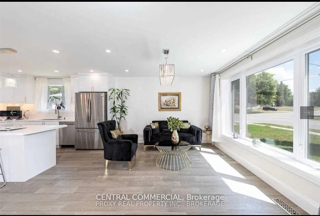 Photo 8 of Unit Main Floor, 38 Child Dr N, Aurora, Aurora Heights — HOMEH