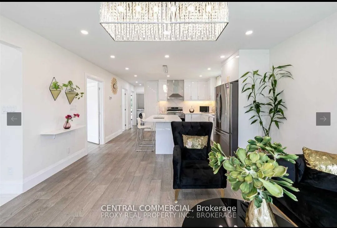 Photo 9 of Unit Main Floor, 38 Child Dr N, Aurora, Aurora Heights — HOMEH