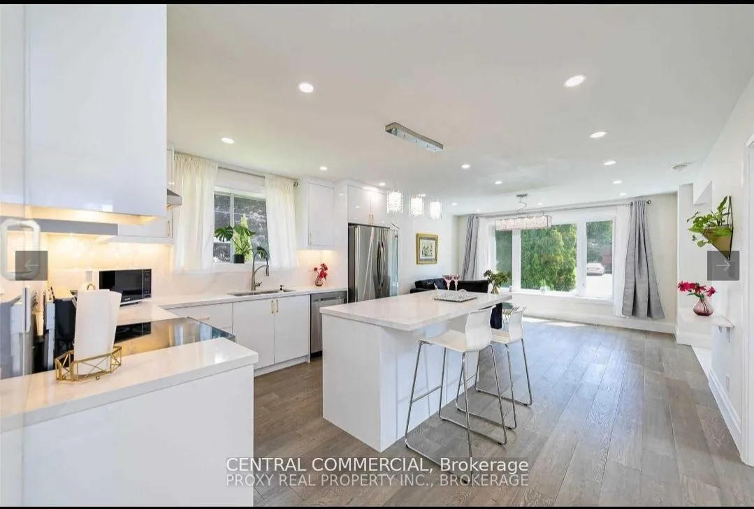 Photo 10 of Unit Main Floor, 38 Child Dr N, Aurora, Aurora Heights — HOMEH