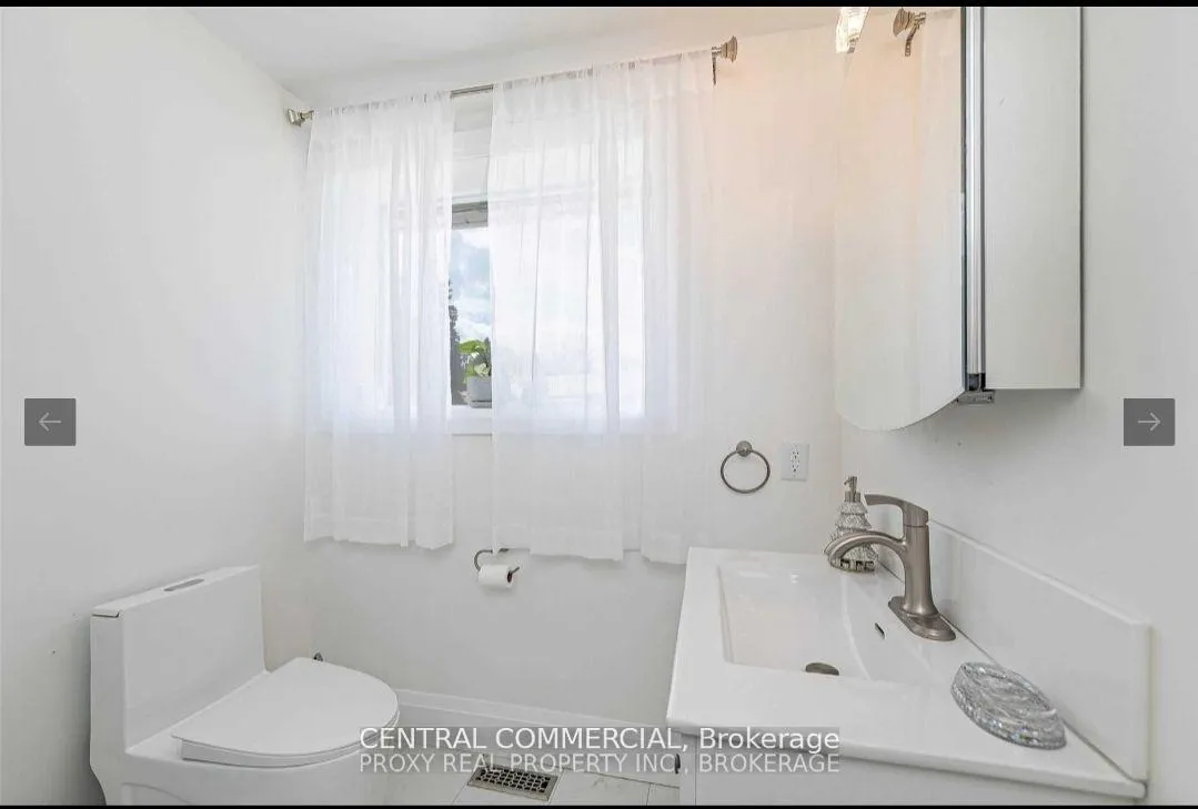 Photo 15 of Unit Main Floor, 38 Child Dr N, Aurora, Aurora Heights — HOMEH