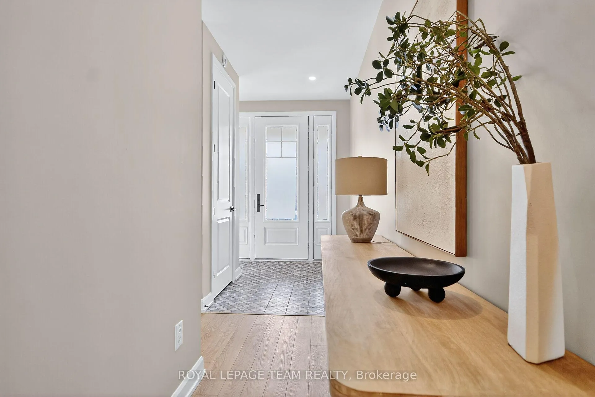 Photo 4 of 727 Coast Circle, Ottawa, Mahogany Community — HOMEH