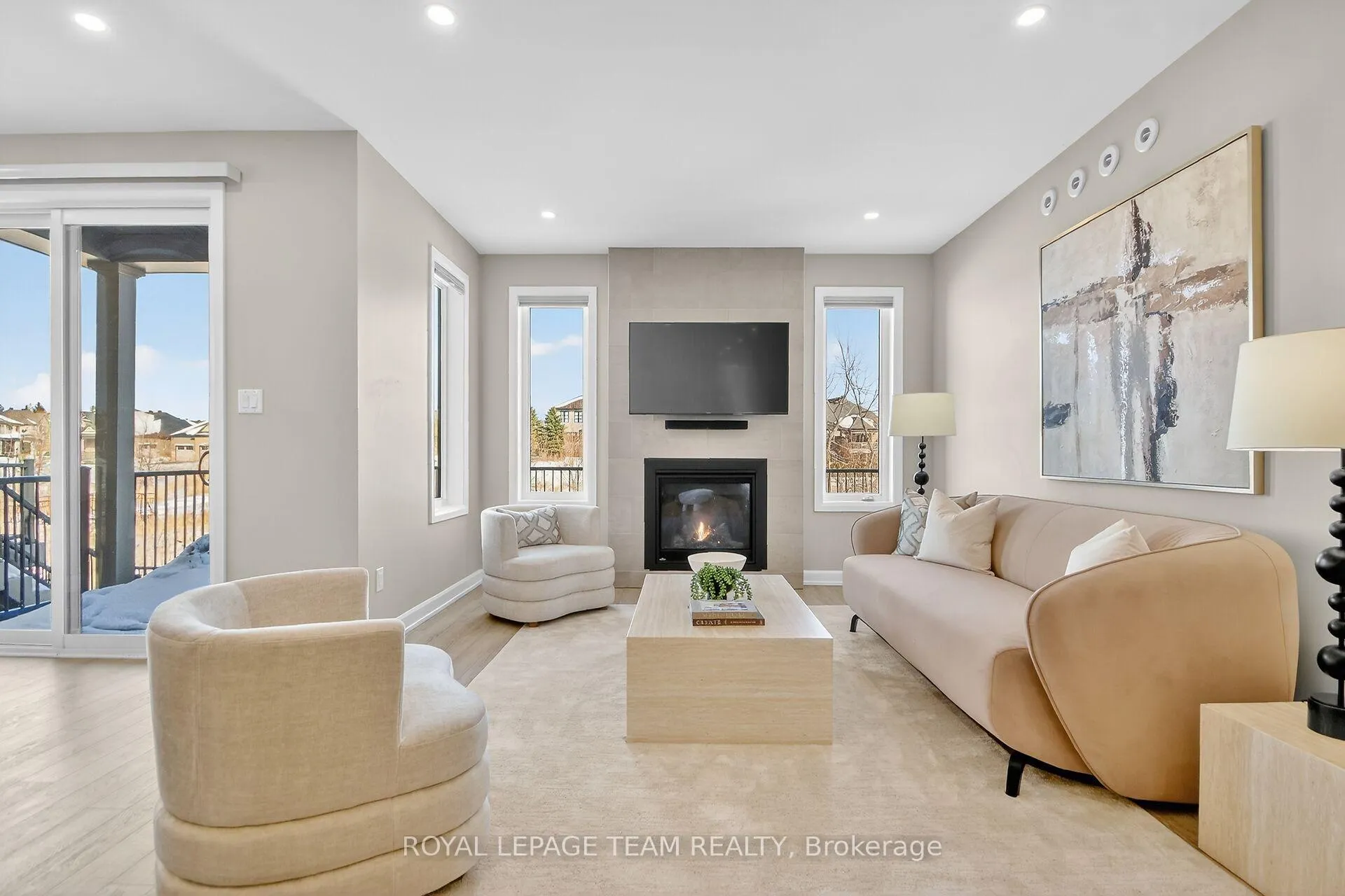 Photo 7 of 727 Coast Circle, Ottawa, Mahogany Community — HOMEH